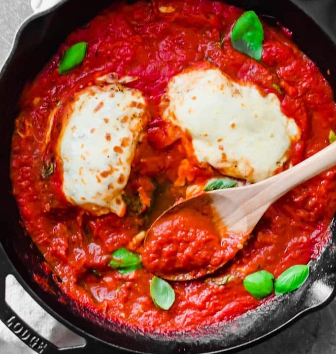 One skillet and 35 minutes is all it takes to make this easy chicken parmesan!