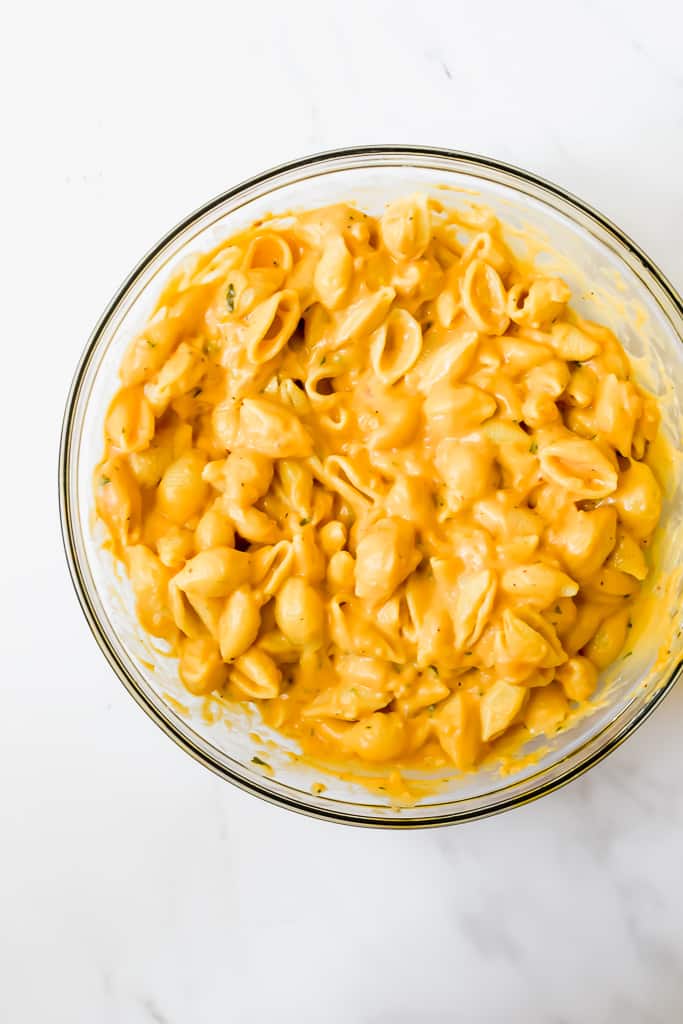 This is my favorite recipe for mac & cheese— creamy, comforting, flavorful, and so good! Find the recipe at runlifteatrepeat.com!