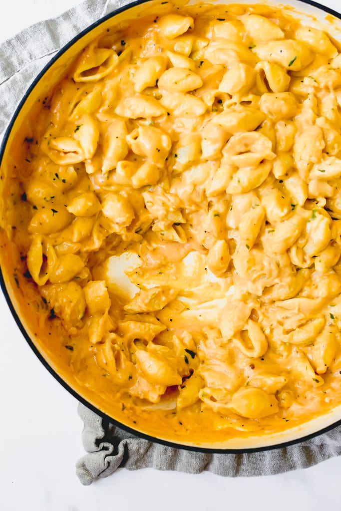 This is my favorite recipe for mac & cheese— creamy, comforting, flavorful, and so good! Find the recipe at runlifteatrepeat.com!