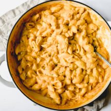 Easy Skillet Macaroni and Cheese This is my favorite recipe for mac & cheese— creamy, comforting, flavorful, and so good! Find the recipe at runlifteatrepeat.com!