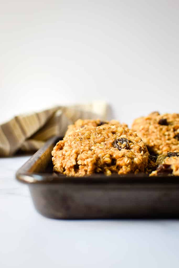  These breakfast cookies are made with wholesome, healthy ingredients — made in just 1 bowl!