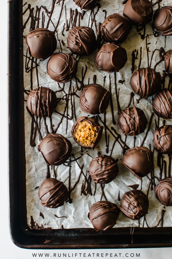 Minimal ingredients to make these no-bake cookie dough truffles. Ready in less than 20 minutes! Recipe on runlifteatrepeat.com. #truffles #paleo #cookiedough
