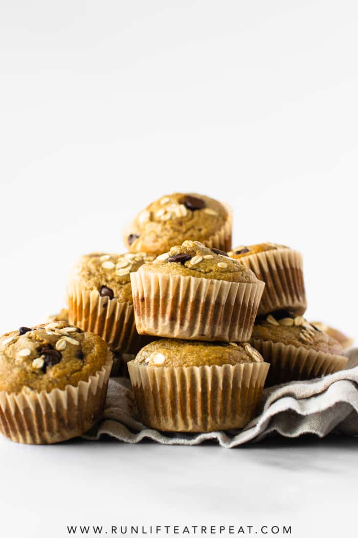 You won't miss the butter, oil or sugar in these easy-to-make flavorful banana muffins, trust me! Recipe on runlifteatrepeat.com.