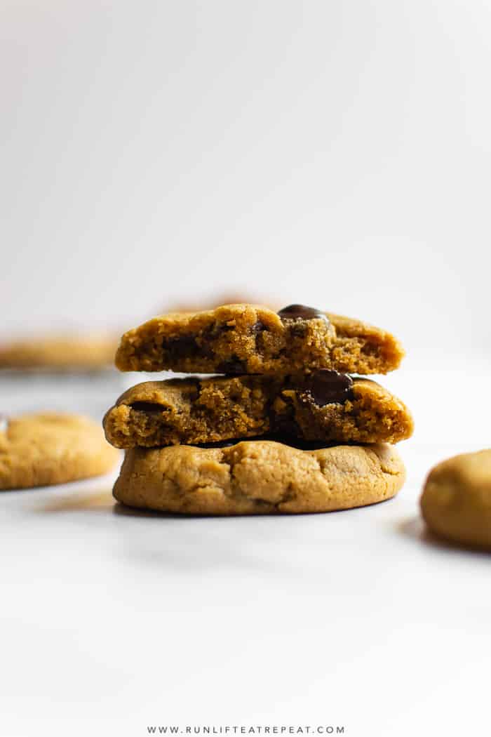 With just 6 ingredients and only 15 minutes to makeâ€” these gluten-free almond butter chocolate chip cookies couldn't be easier! #cookies #almondbutter #glutenfree #peanutbutter #flourless #easy