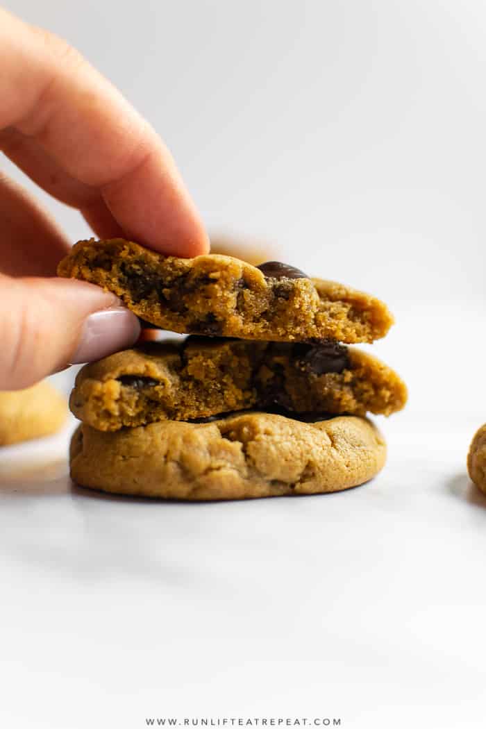 With just 6 ingredients and only 15 minutes to makeâ€” these gluten-free almond butter chocolate chip cookies couldn't be easier! #cookies #almondbutter #glutenfree #peanutbutter #flourless #easy