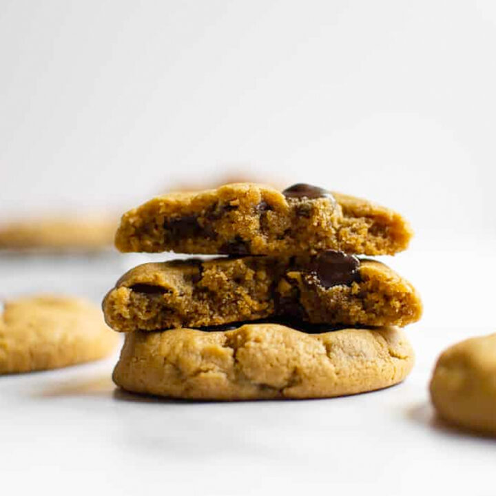 With just 6 ingredients and only 15 minutes to make— these gluten-free almond butter chocolate chip cookies couldn't be easier!