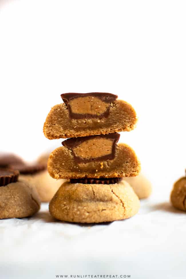 These soft, thick and chewy peanut butter cookies are topped with Reese’s peanut butter cups. Basically every peanut butter obsessed person's dream. #cookies #peanutbutter #christmas #blossoms
