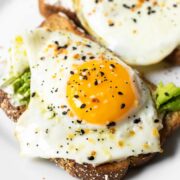 This avocado egg toast is a simple breakfast that takes just 10 minutes. With just 5 ingredients, this breakfast will keep you full for hours!