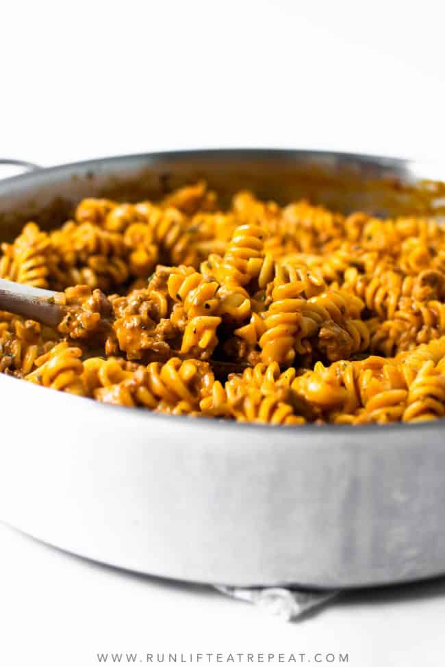 This creamy beef pasta recipe is made in just one pan and on the table in 30 minutes. There's no doubt that the whole family will love this comforting dish!