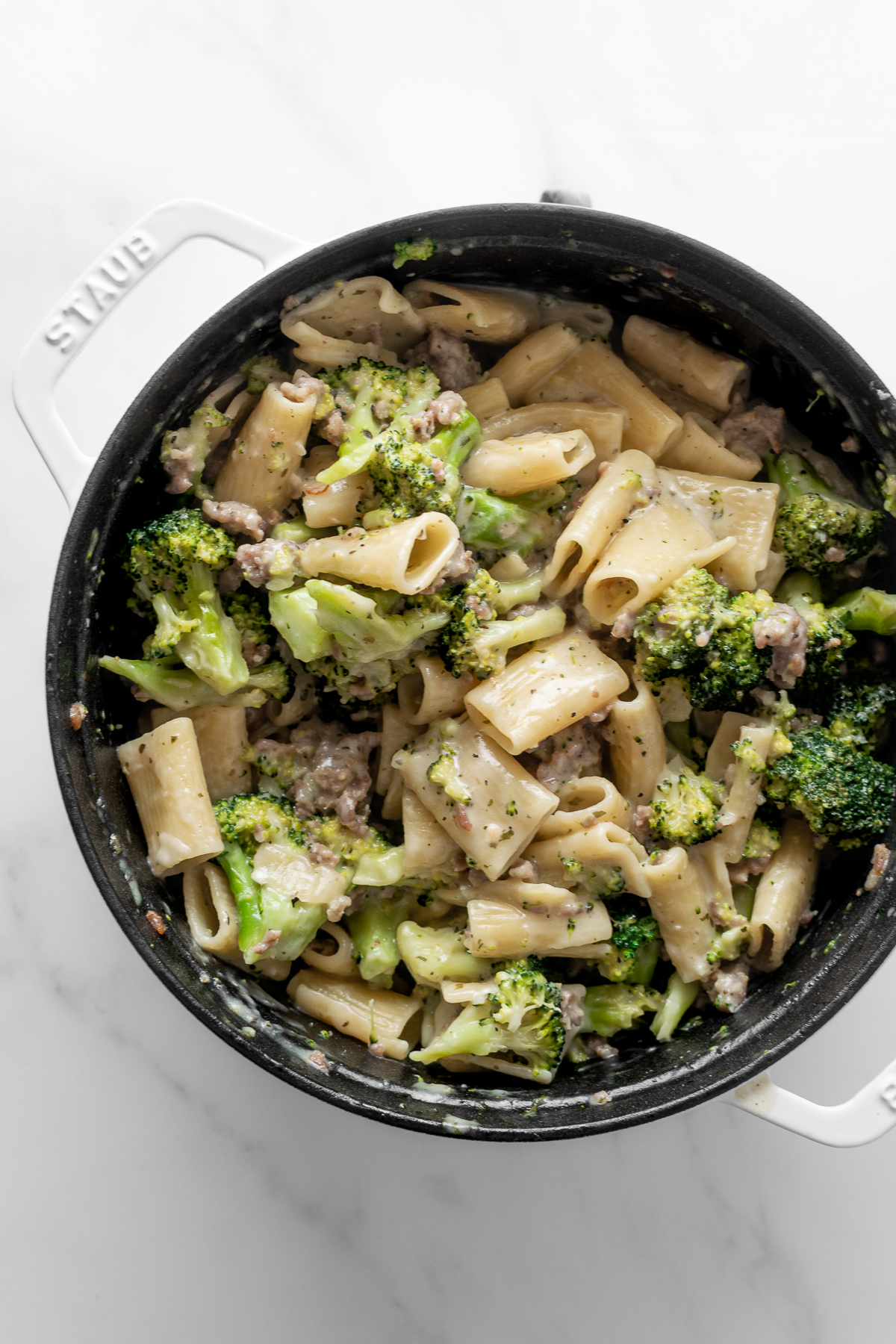 Look no further than this creamy one pot sausage broccoli pasta recipe for your next satisfying weeknight meal. Packed with flavor and convenience, this pasta dish checks all the boxes– minimal effort, easy clean up and done in 30 minutes! This sausage broccoli pasta is everything you want dinner to be and makes great leftovers.