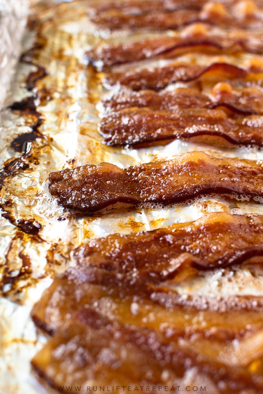 https://runlifteatrepeat.com/wp-content/uploads/2020/10/how-to-cook-bacon-in-the-oven-6.jpg