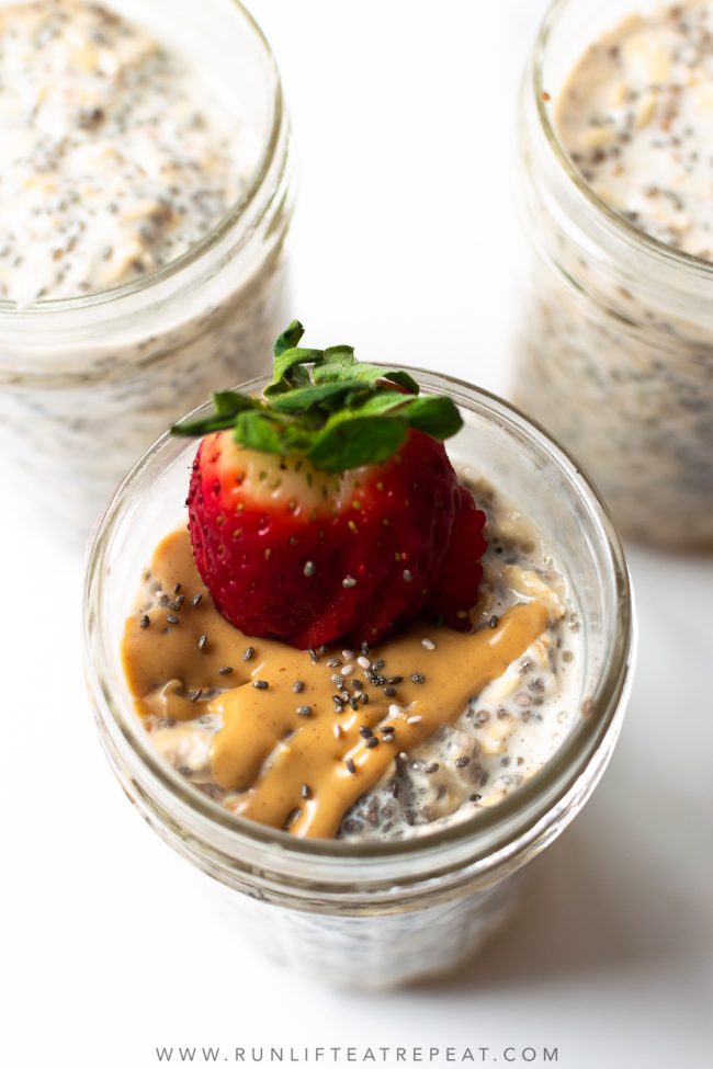 These overnight oats have just 6 ingredients and easy to prep ahead of time for those busy weeks. There's no better way to start your morning than with a healthy and balanced breakfast.