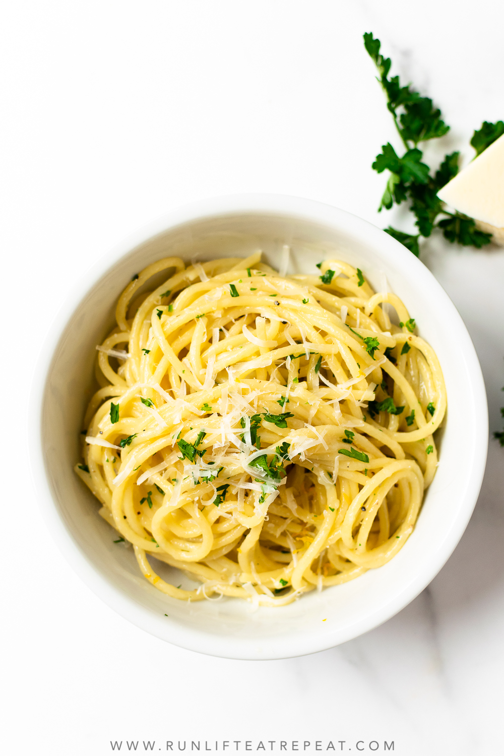 Spaghetti Aglio e Olio - Simple Everyday Recipes