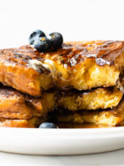 There's no better word than "unbelievable" to describe this unbelievable french toast– you have to try it! It's the perfect breakfast for the weekend with the family!