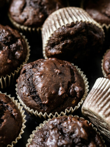 You haven't had a chocolate muffin until you've made these chocolate peanut butter banana muffins.This recipe is easy to follow and doesn't require a mixer!