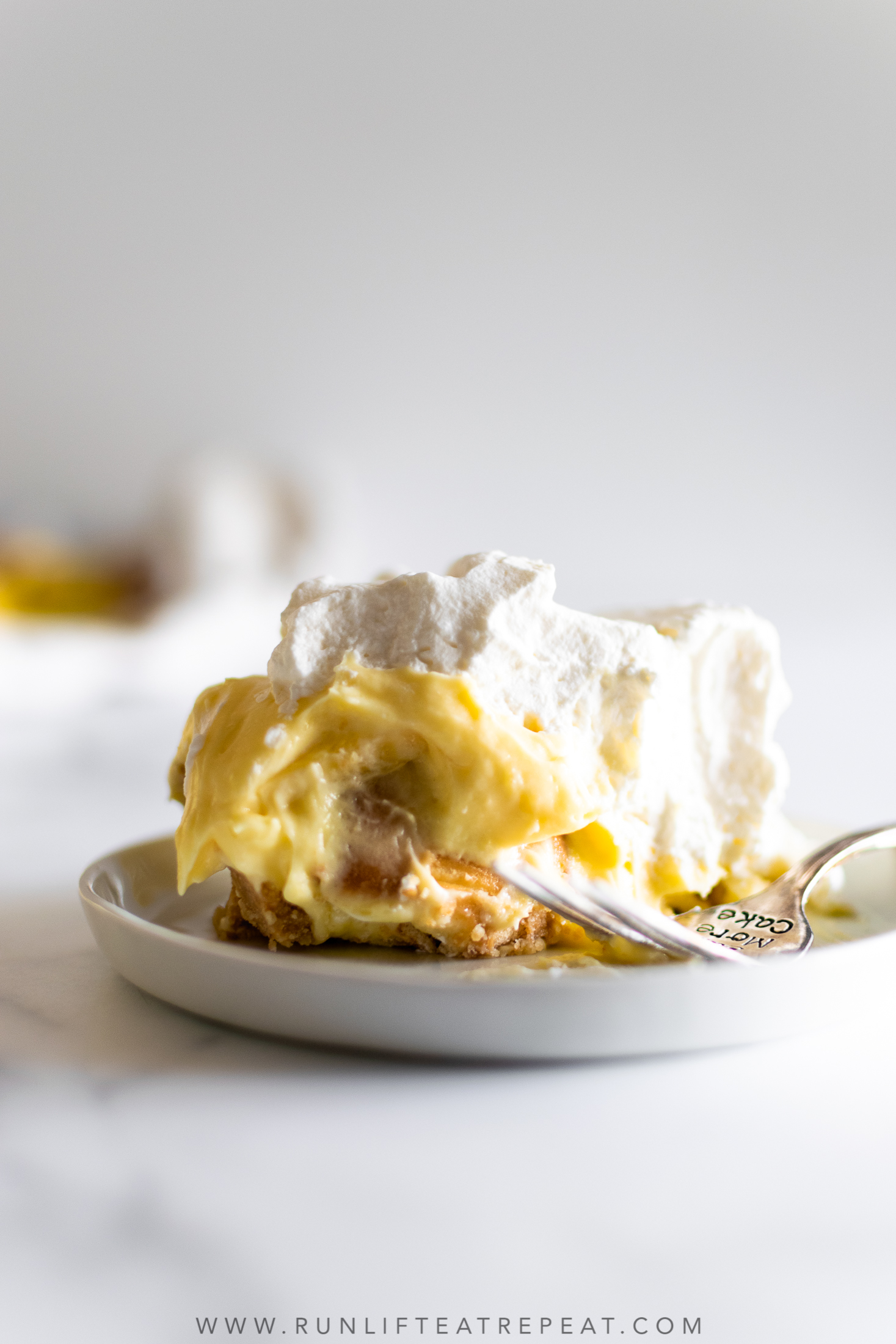 This banana pudding pie recipe combines a crunchy cookie crust, soft and sweet vanilla pudding, thick slices of bananas, layers of Nilla Wafers, and a mountain of homemade whipped cream. Everyone who tried a slice instantly loved it.