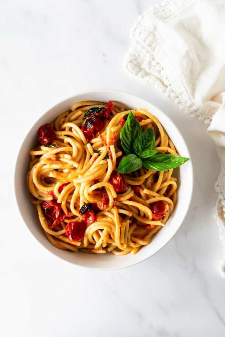 One Pot Burst Cherry Tomato Pasta - Simple Everyday Recipes